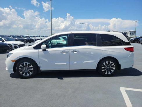 Used 2024 Honda Odyssey EX-L image 3