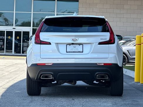 Used 2022 Cadillac XT4 Luxury w/ Cold Weather Package FWD image 5