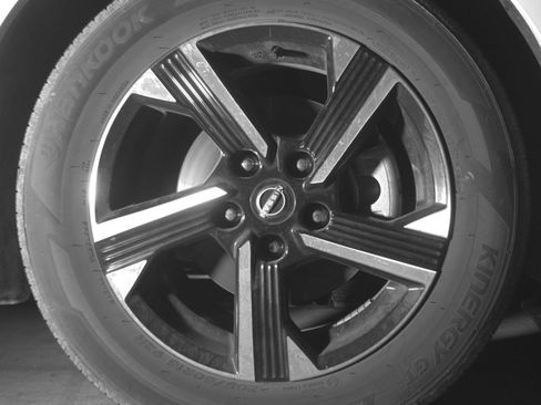 Used 2025 Nissan Sentra SV FWD image 16