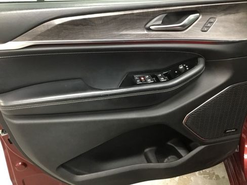 Used 2022 Jeep Grand Cherokee Overland image 7