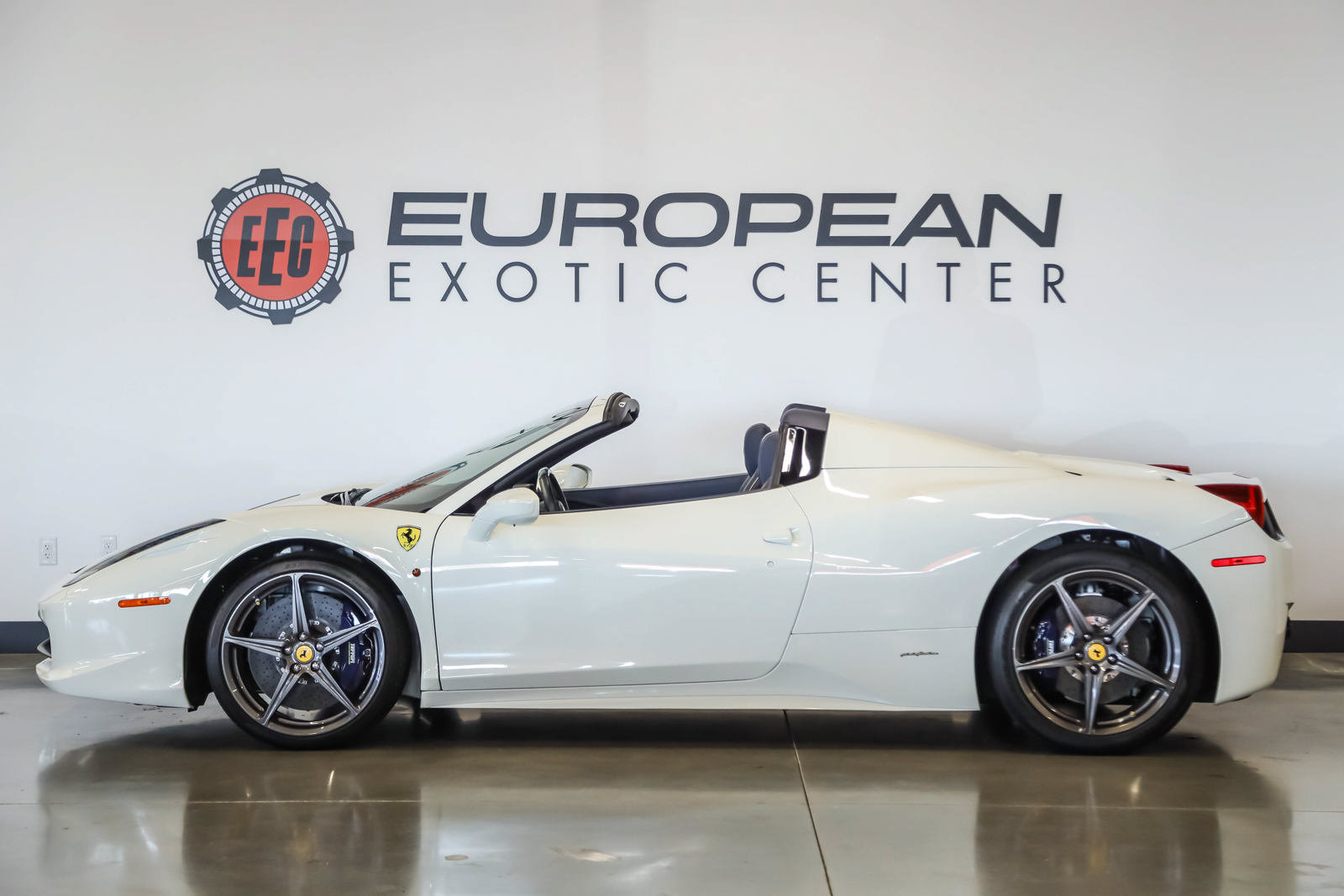 Used 2015 Ferrari 458 Spider RWD image 8