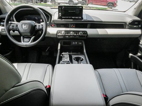 Certified 2025 Honda Pilot Elite image 29