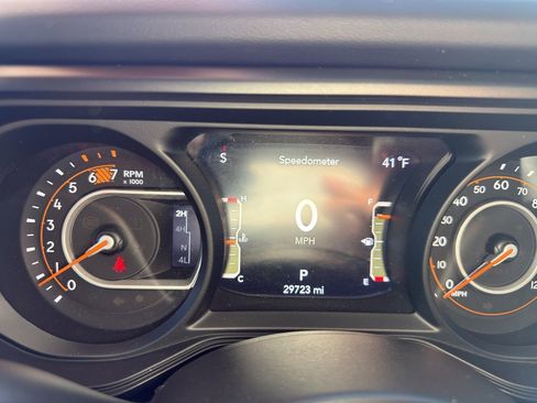 Used 2024 Jeep Wrangler Rubicon w/ Capability Package image 16