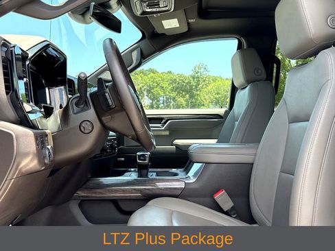 Used 2022 Chevrolet Silverado 1500 LTZ w/ LTZ Premium Package AWD/4WD image 17