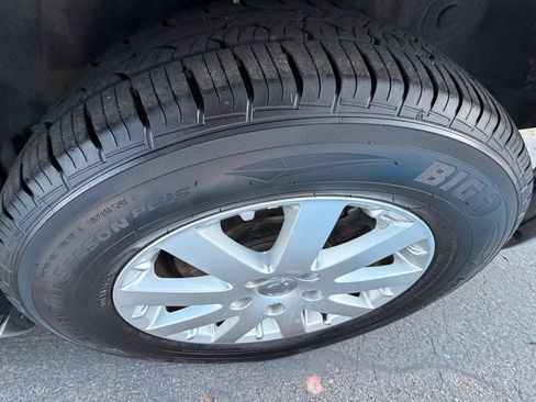 Used 2014 Chrysler Town & Country Touring FWD image 17