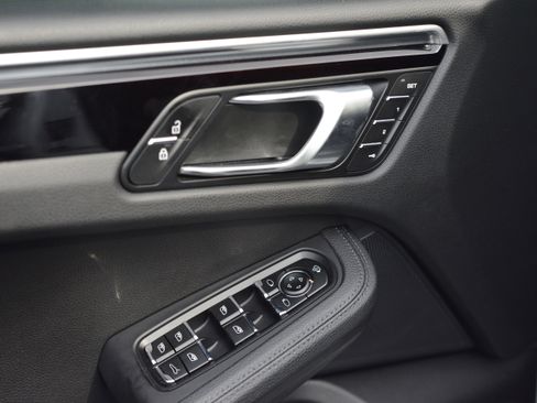 Certified 2022 Porsche Macan S AWD/4WD image 14
