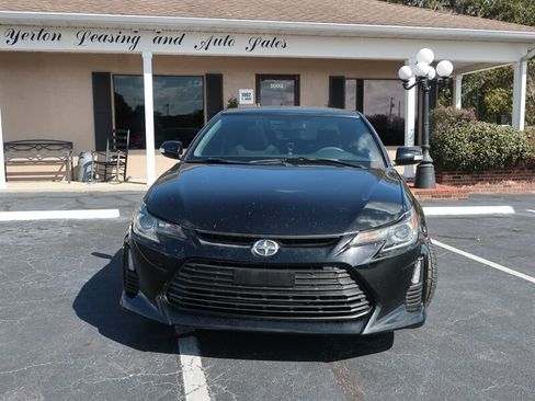 Used 2014 Scion tC image 2