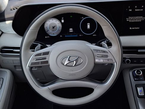 Certified 2025 Hyundai Palisade Calligraphy AWD/4WD image 17