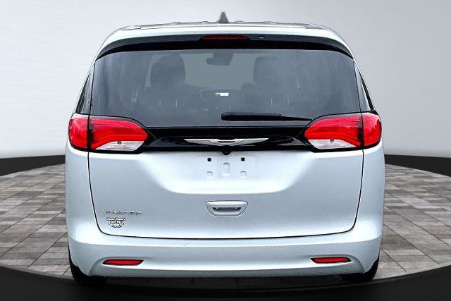Used 2024 Chrysler Voyager LX FWD image 4
