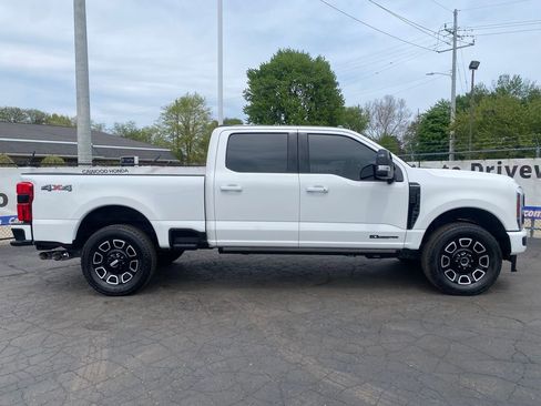Used 2025 Ford F250 Platinum AWD/4WD image 2