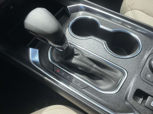 Used 2023 Chevrolet Traverse LS FWD image 31