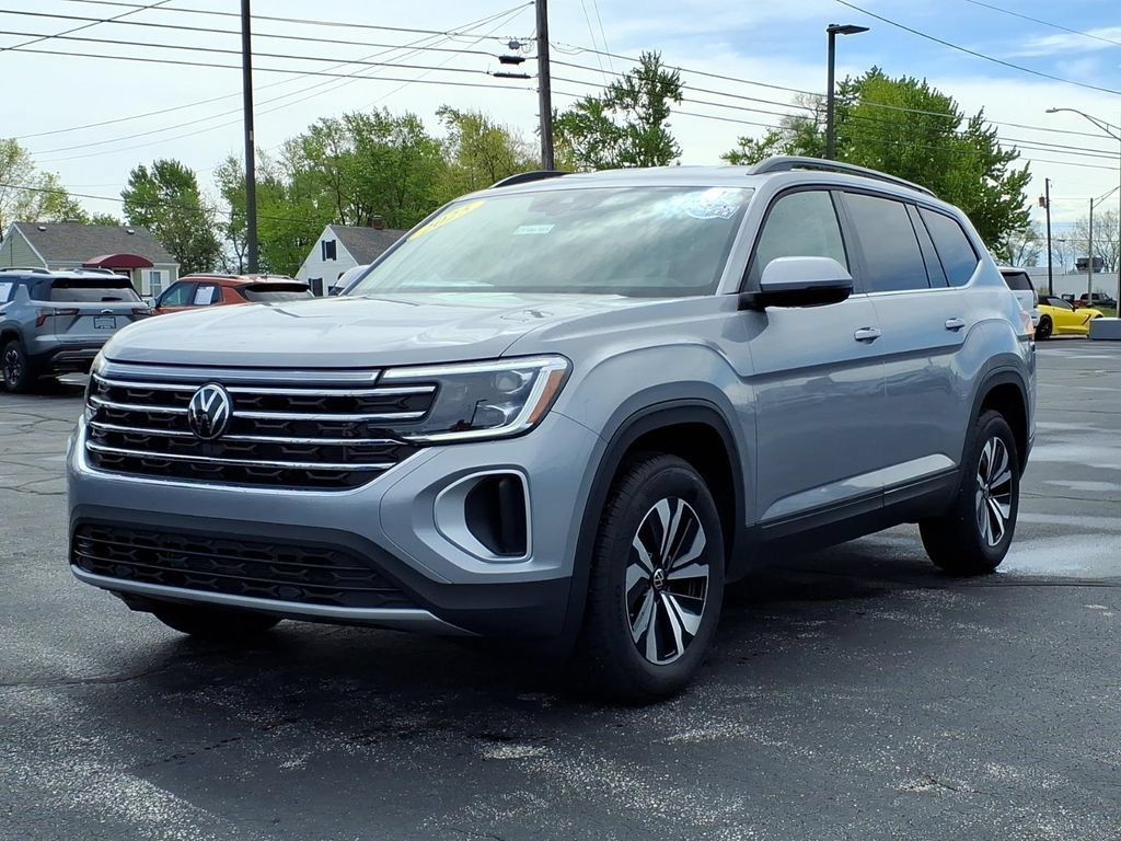 Used 2025 Volkswagen Atlas SE AWD/4WD image 3