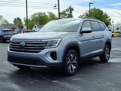 Used 2025 Volkswagen Atlas SE AWD/4WD image 3