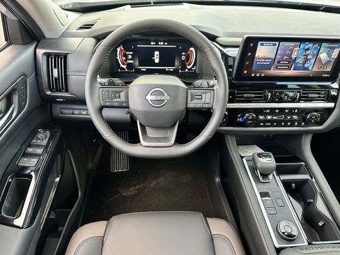 New 2026 Nissan Pathfinder Platinum image 2