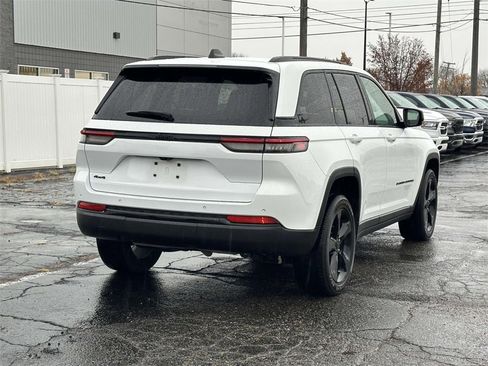 Used 2024 Jeep Grand Cherokee Altitude image 4