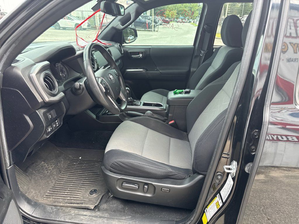 Used 2021 Toyota Tacoma TRD Off-Road AWD/4WD image 10