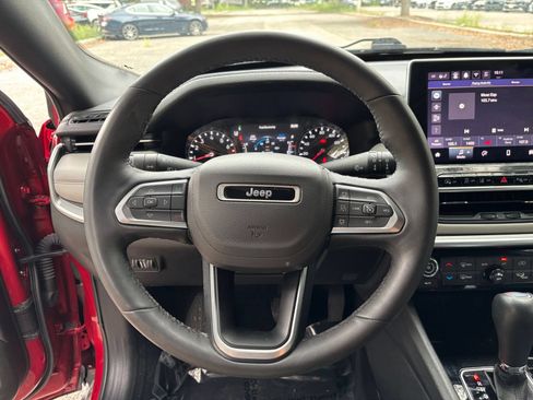 Used 2025 Jeep Compass Limited AWD/4WD image 27