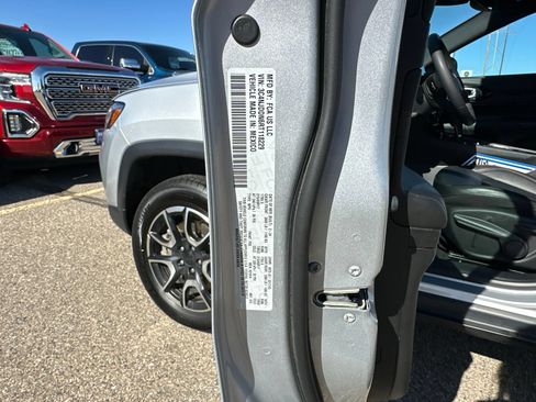 Used 2024 Jeep Compass Trailhawk AWD/4WD image 20