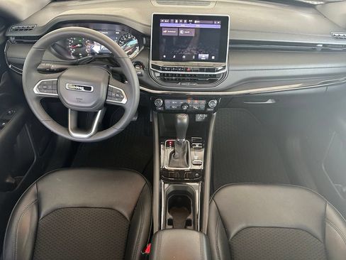 Used 2025 Jeep Compass Latitude w/ Convenience Group AWD/4WD image 18
