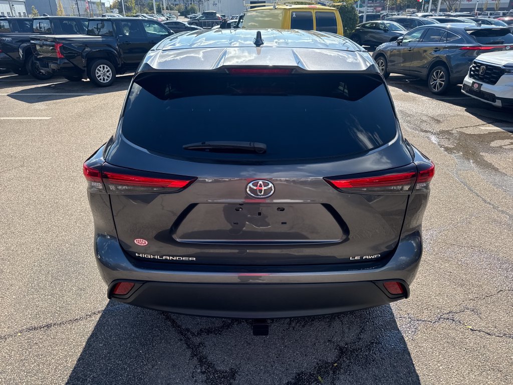 Used 2020 Toyota Highlander LE AWD/4WD image 6