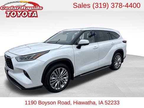Used 2024 Toyota Highlander Platinum image 1