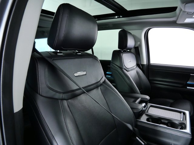 Used 2025 Ford Expedition Max Platinum AWD/4WD image 12
