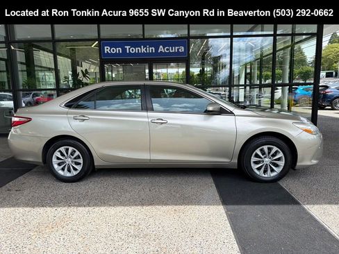 Used 2017 Toyota Camry LE FWD image 8