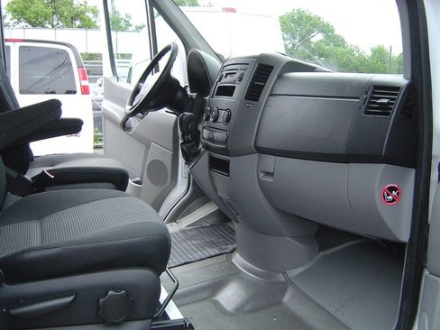 Used 2013 Freightliner Sprinter 3500 RWD image 9