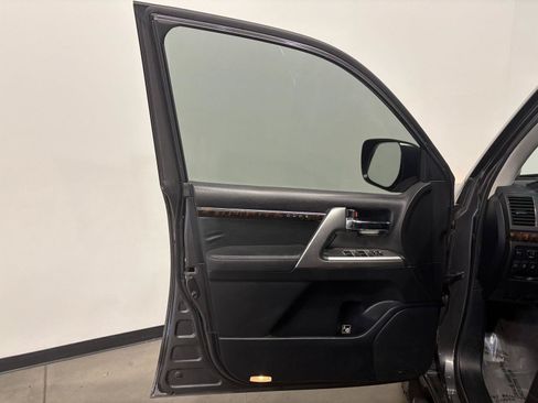 Used 2015 Toyota Land Cruiser AWD/4WD image 10