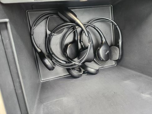 Used 2015 Chevrolet Suburban LT image 32