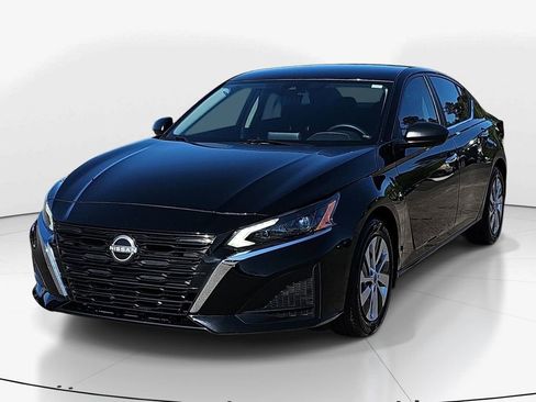 Used 2025 Nissan Altima 2.5 S FWD image 10