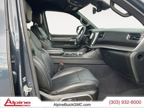 Used 2024 Jeep Wagoneer L Series III w/ Flexible Seating Group image 15