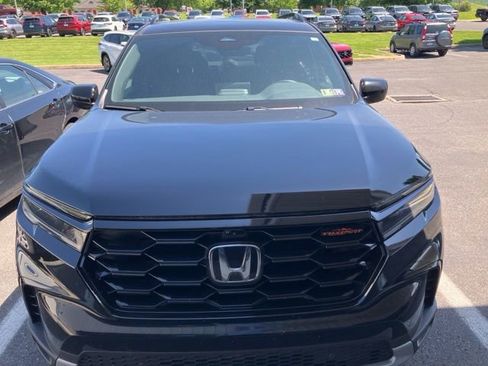 Used 2023 Honda Pilot TrailSport image 3