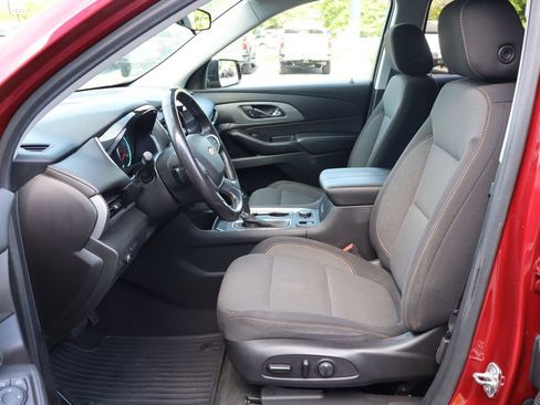 Used 2020 Chevrolet Traverse LT FWD image 4