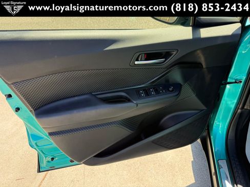 Used 2018 Toyota C-HR XLE FWD image 17