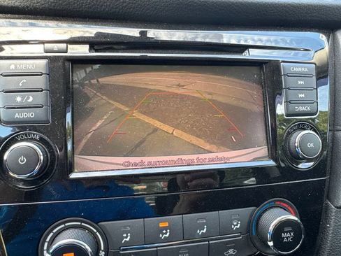 Used 2018 Nissan Rogue S AWD/4WD image 4