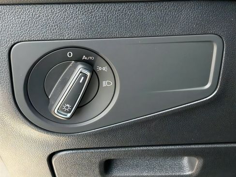 Used 2022 Volkswagen Tiguan SE FWD image 18