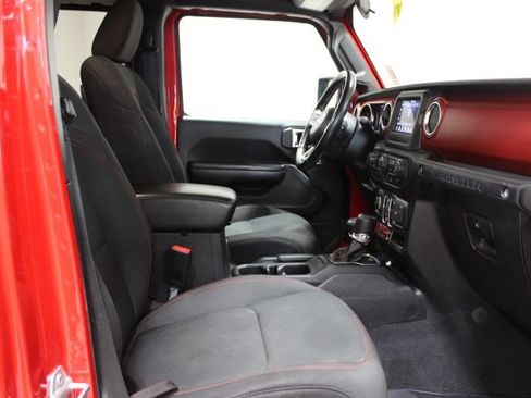 Used 2021 Jeep Wrangler Unlimited Rubicon w/ Cold Weather Group AWD/4WD image 23