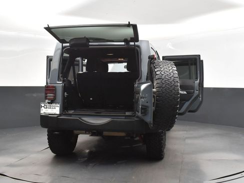 Used 2015 Jeep Wrangler Unlimited Rubicon w/ Connectivity Group image 51
