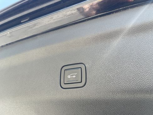 Used 2021 GMC Yukon XL SLT w/ SLT Luxury Plus Package RWD image 14