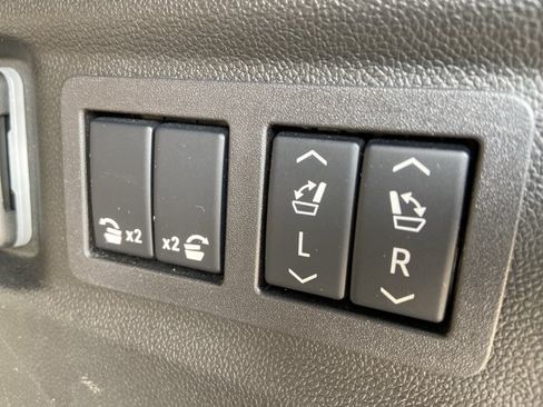 Used 2025 GMC Yukon Denali RWD image 60