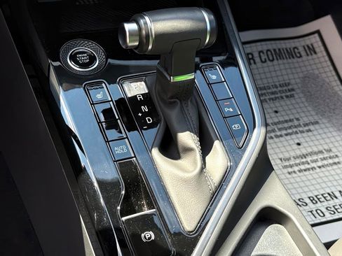 Used 2023 Kia Niro EX image 19