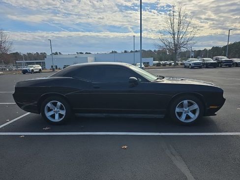 Used 2012 Dodge Challenger SXT image 9