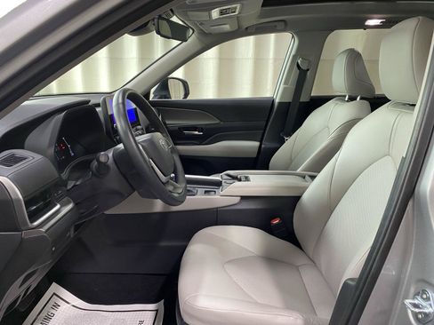Certified 2025 Toyota Grand Highlander AWD Hybrid image 5