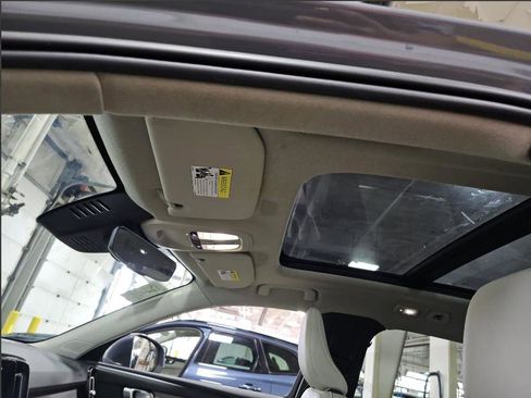 Used 2023 Volvo XC40 B5 Plus w/ Climate Package image 9