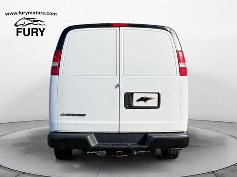Used 2017 Chevrolet Express 2500 RWD image 5