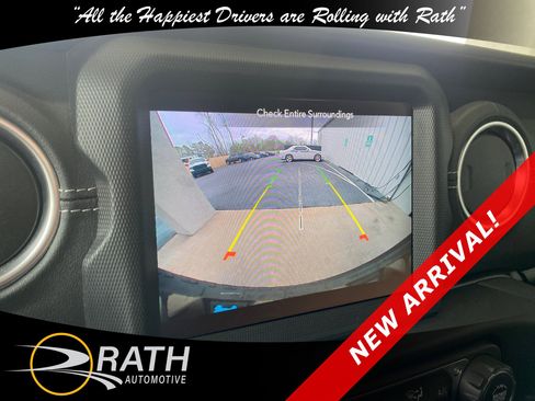 Used 2023 Jeep Wrangler Sahara w/ Cold Weather Group image 15