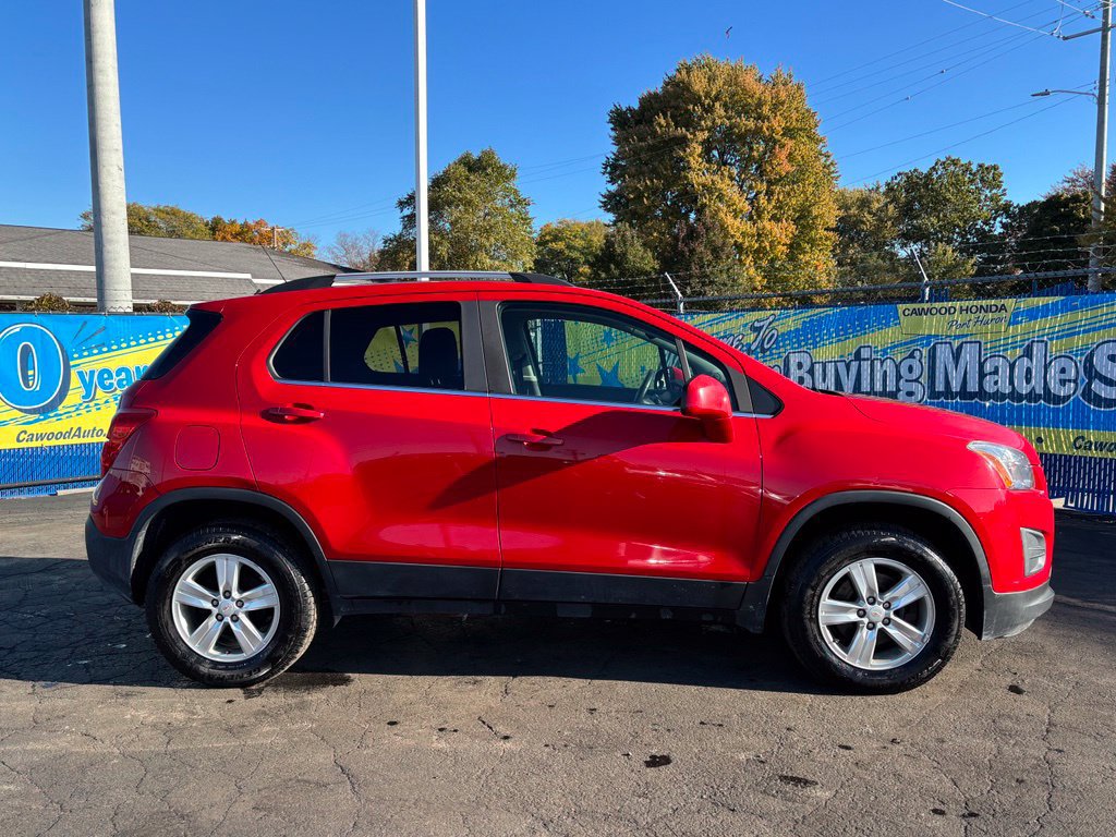Used 2016 Chevrolet Trax LT w/ LT Convenience Package AWD/4WD image 2