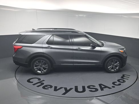 Used 2022 Ford Explorer XLT w/ Equipment Group 202A RWD image 16