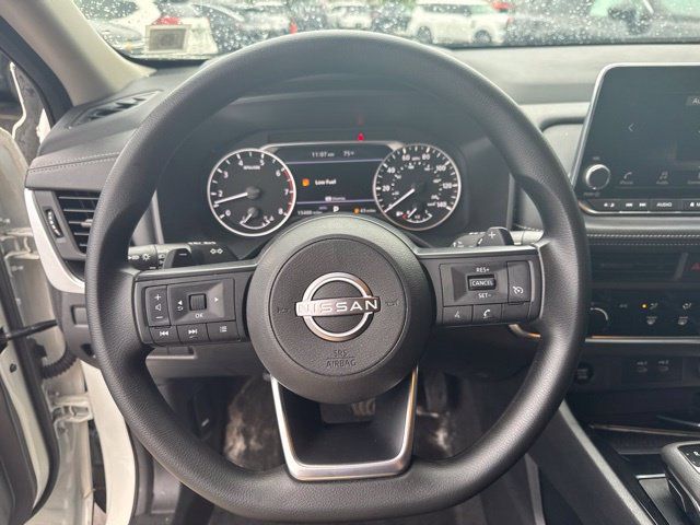 Used 2024 Nissan Rogue S AWD/4WD image 10